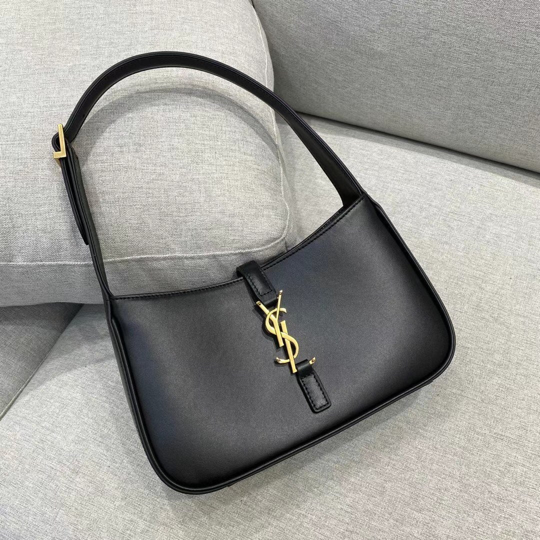YSL Le 5 A 7  Hobo Bag In Smooth Leather