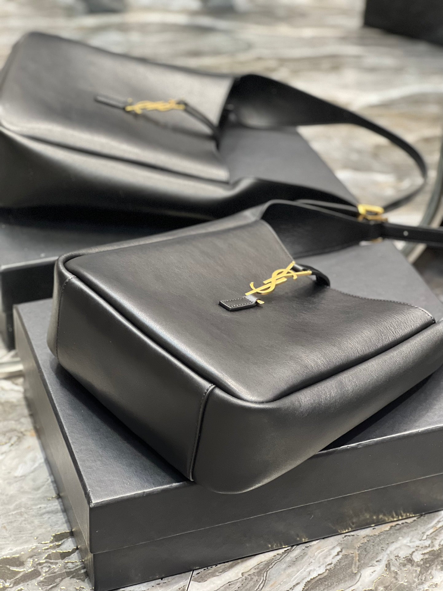 YSL LE 5 À 7 SOFT SMALL HOBO BAG IN SMOOTH LEATHER