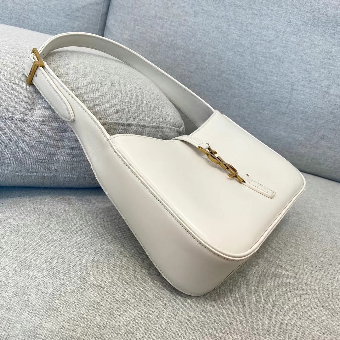 YSL Le 5 A 7  Hobo Bag In Smooth Leather