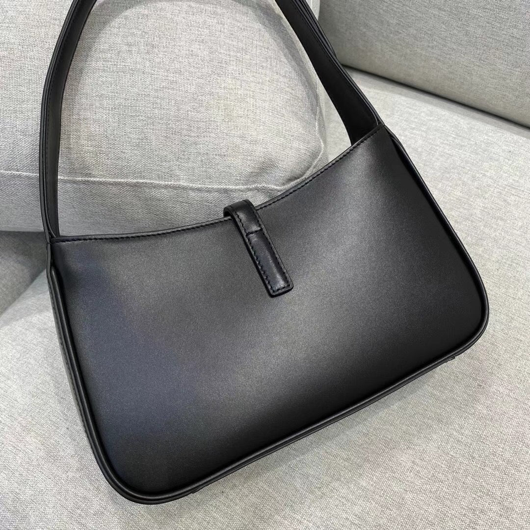 YSL Le 5 A 7  Hobo Bag In Smooth Leather