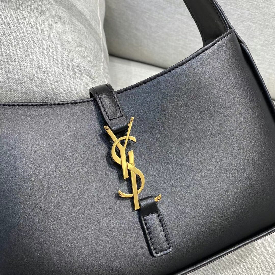 YSL Le 5 A 7  Hobo Bag In Smooth Leather