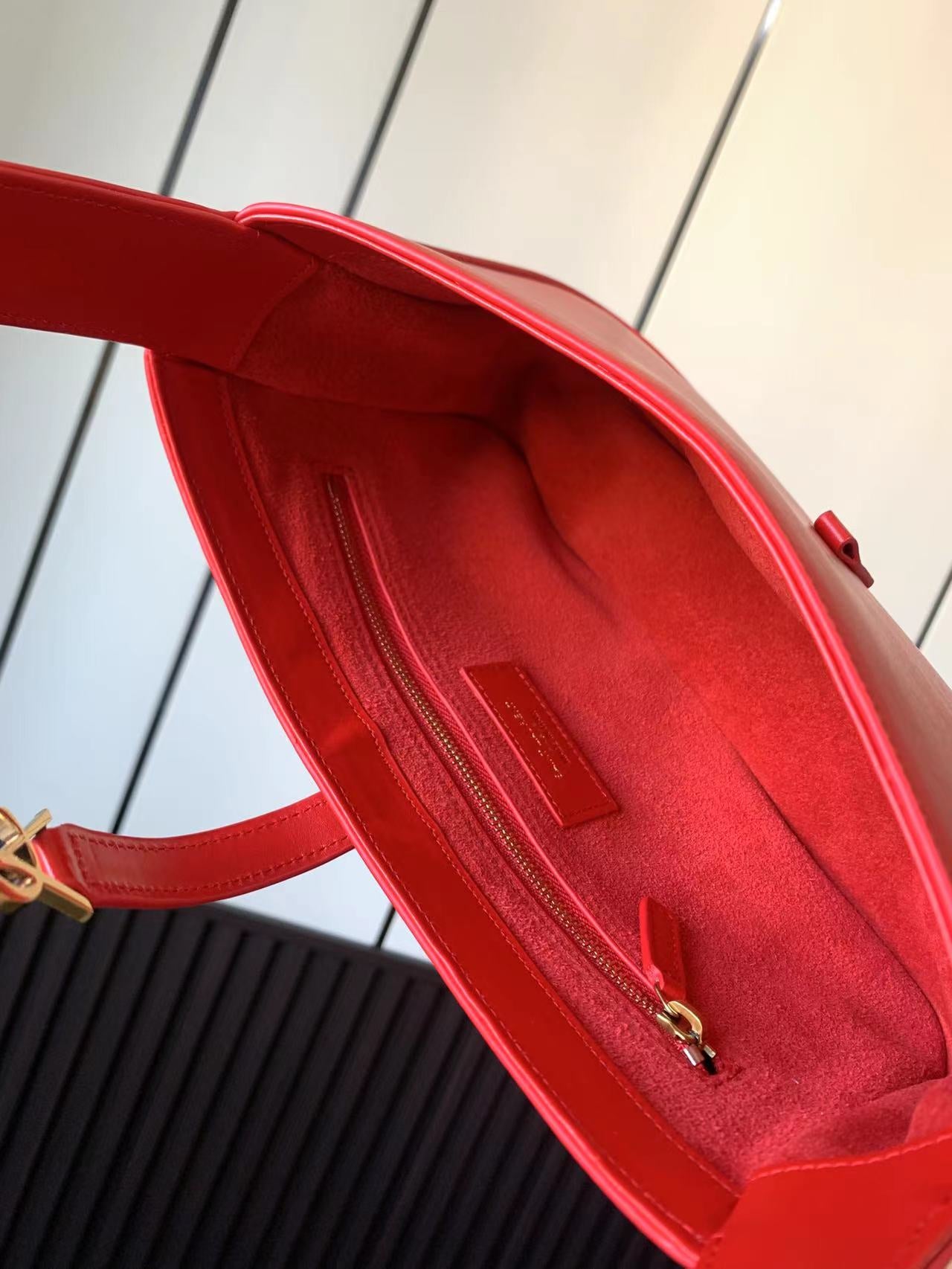 YSL Le 5 A 7  Hobo Bag In Smooth Leather