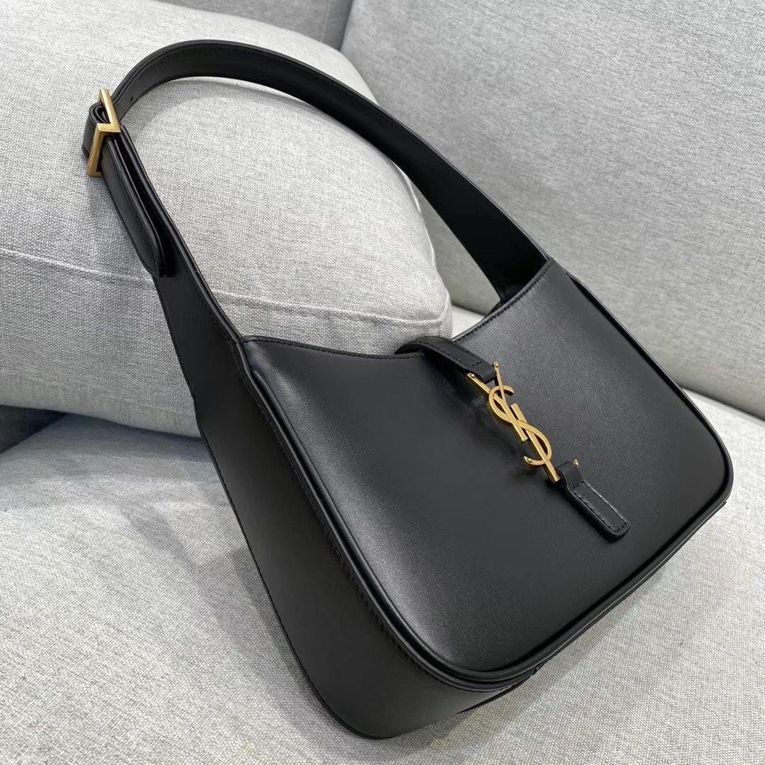 YSL Le 5 A 7  Hobo Bag In Smooth Leather
