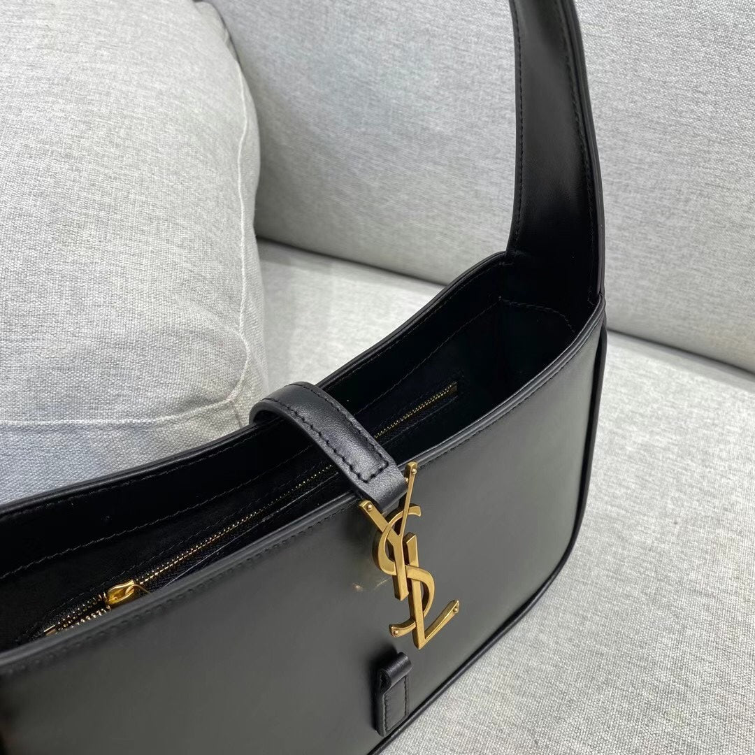 YSL Le 5 A 7  Hobo Bag In Smooth Leather