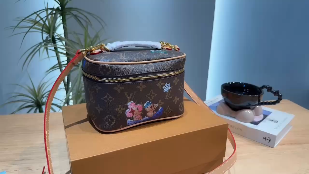 Louis Vuitton LV  Cartoon Vanity Bag - KAIROO