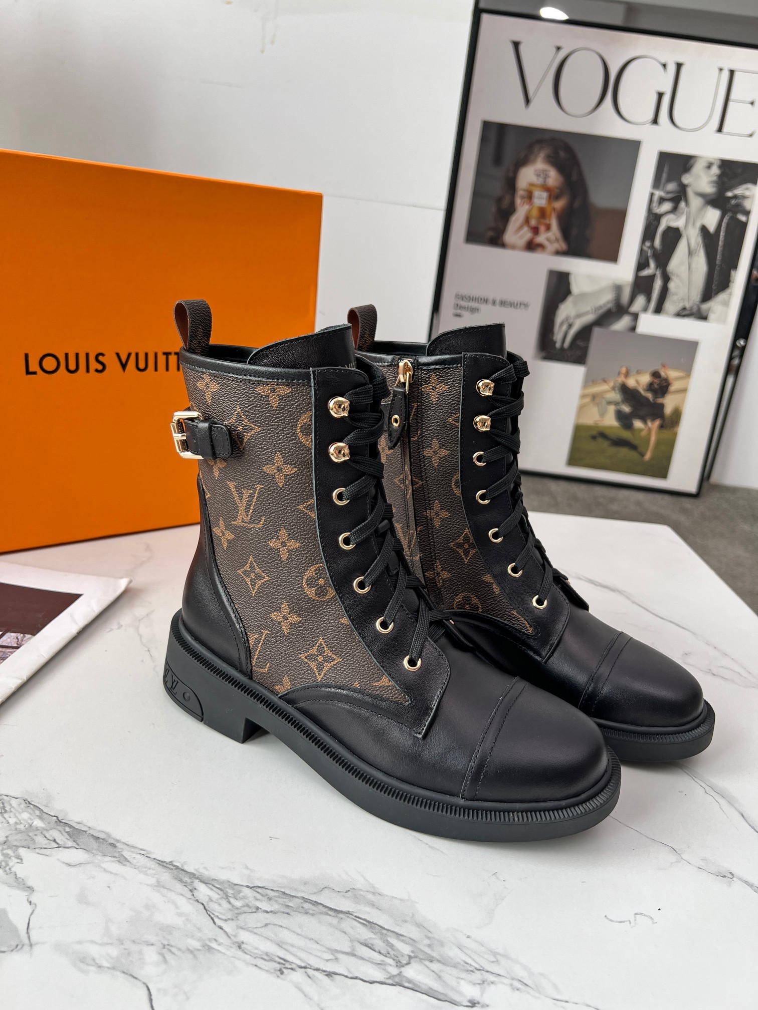 Louis Vuitton LV  Metropolis Flat Ranger - KAIROO