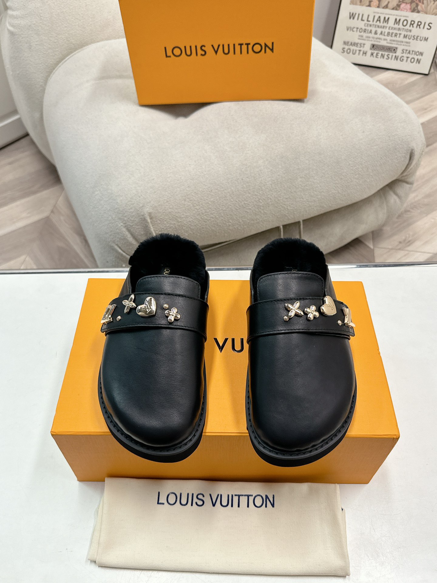 Louis Vuitton LV  Cozy Shearling Mules - KAIROO