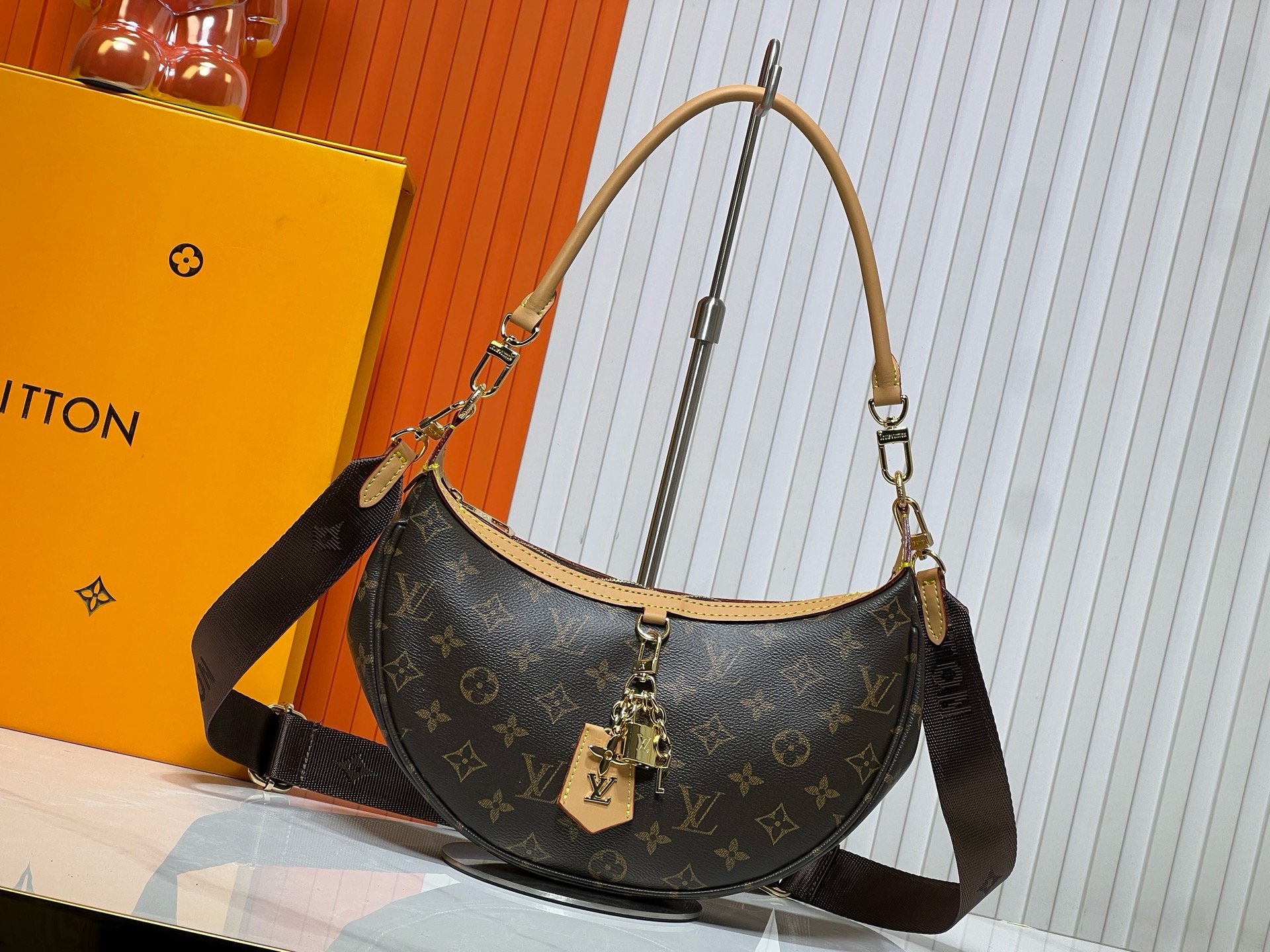 Louis Vuitton LV  Loop Hobo Bag - KAIROO