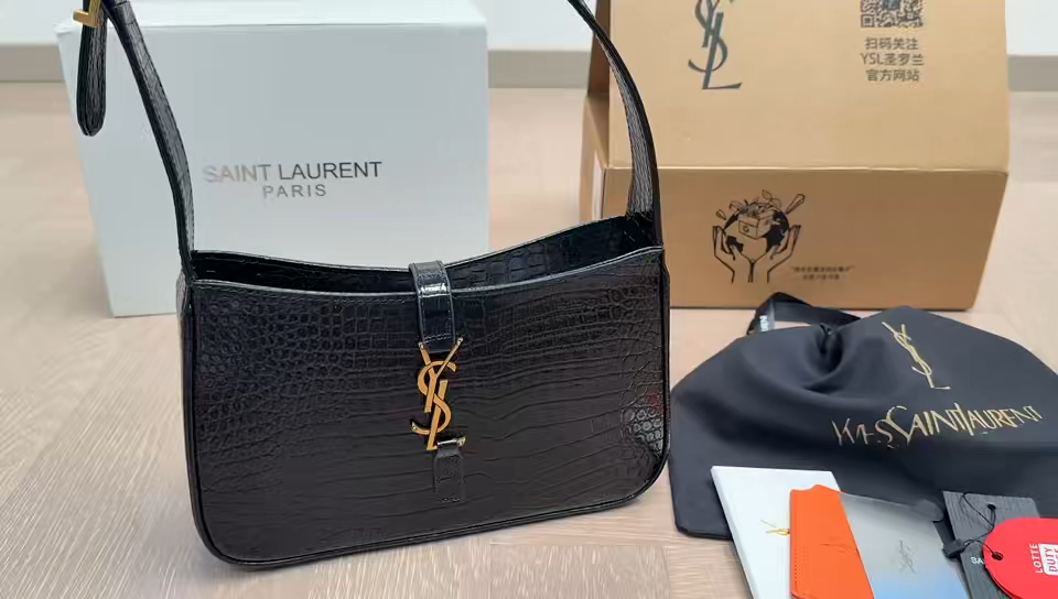 Saint Laurent LE 5 À 7 Hobo Bag in Smooth Leather - KAIROO