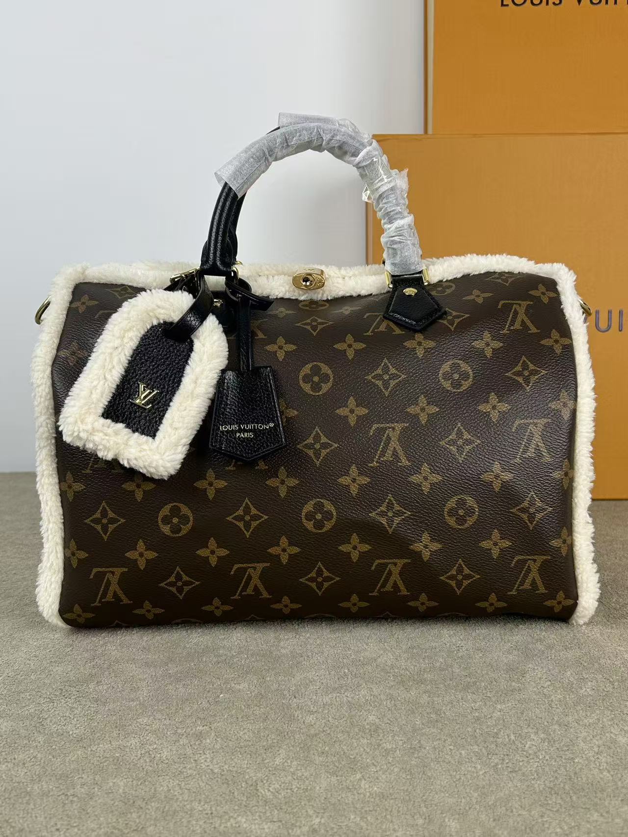 Louis Vuitton LV  Speedy Soft 30 (Monogram Canvas with Shearling Trim) - KAIROO