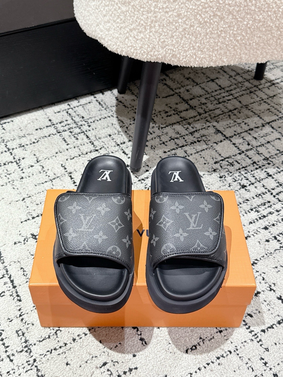 Louis Vuitton LV  Pool Pillow Flat Comfort Mules - KAIROO