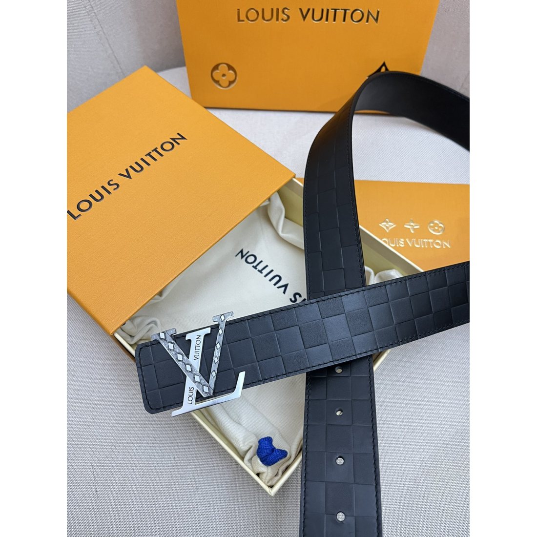 Louis Vuitton LV Plaid Calfskin Pure Steel Men's Belt - KAIROO
