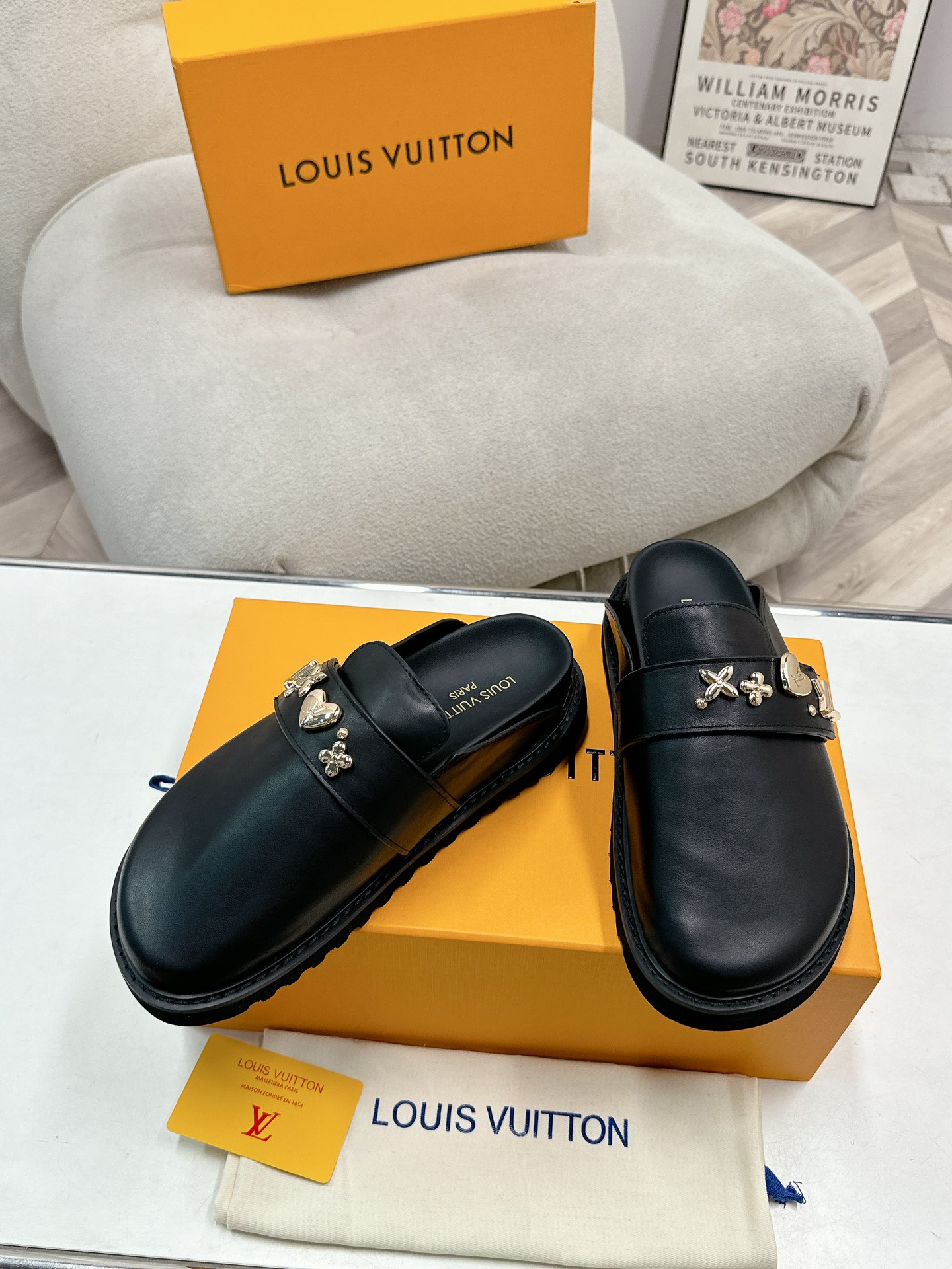 Louis Vuitton LV  Heart & Flower Buckle Mule - KAIROO