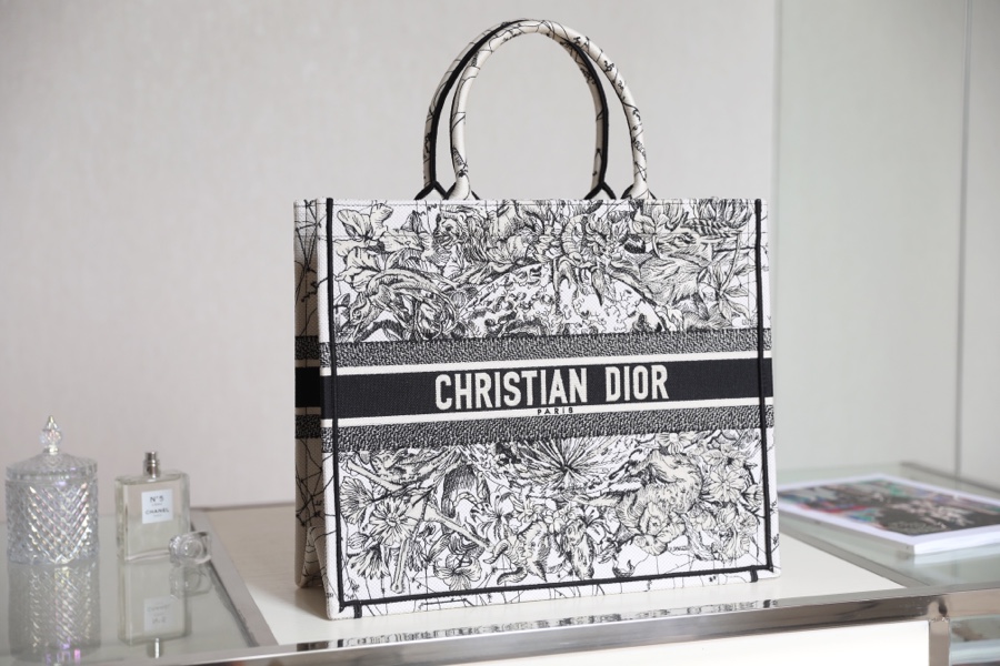 Dior Book Toile de Jouy Tote / Animal Forest Embroidered Bag - KAIROO