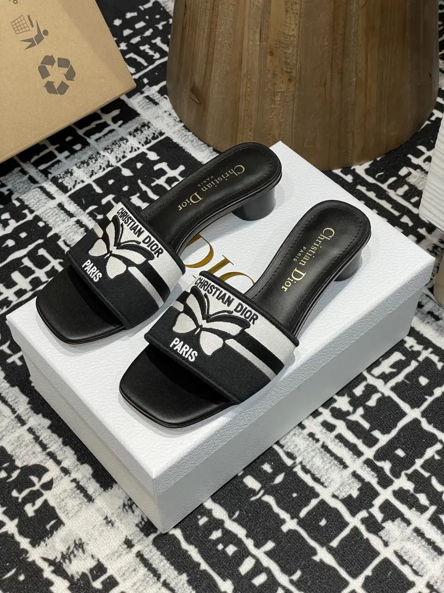 Dior Dway Black and White Oblique Jacquard Slide Sandal Collection - KAIROO