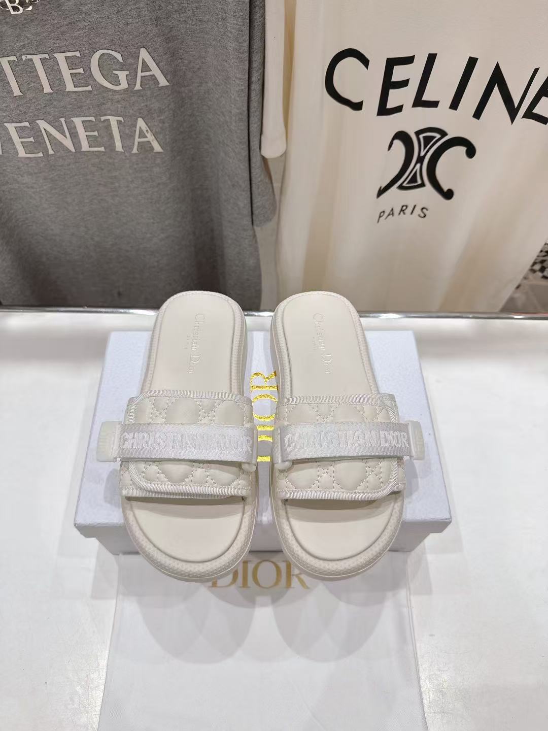 Dior D-Way All-White Quilted Cannage Puffy Platform Slide - KAIROO