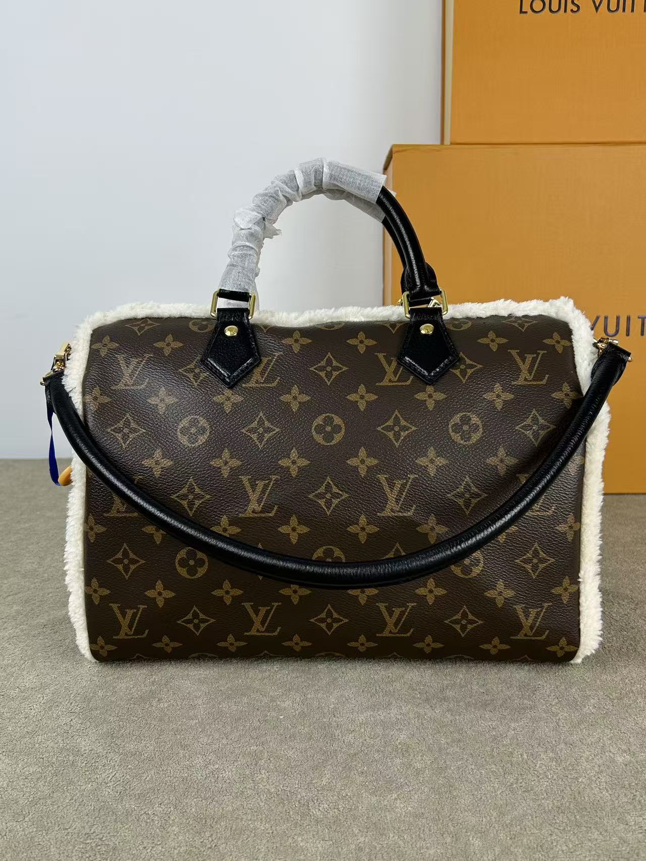 Louis Vuitton LV  Speedy Soft 30 (Monogram Canvas with Shearling Trim) - KAIROO