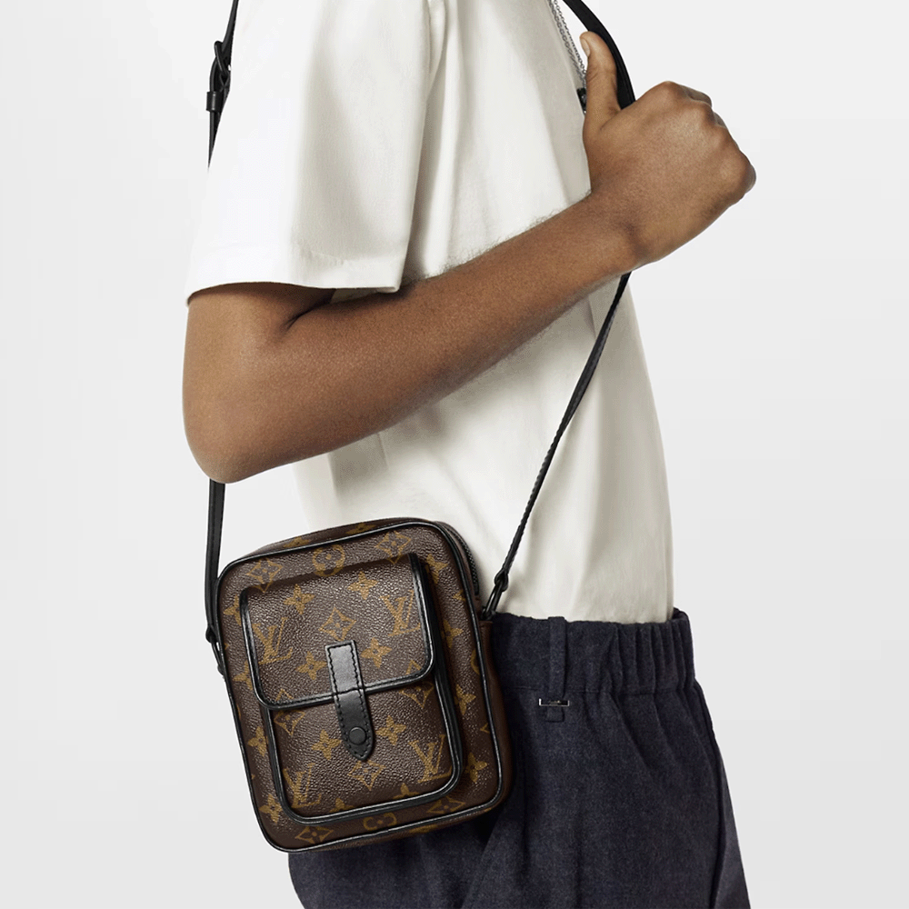 Louis Vuitton LV  Outdoor Messenger - KAIROO