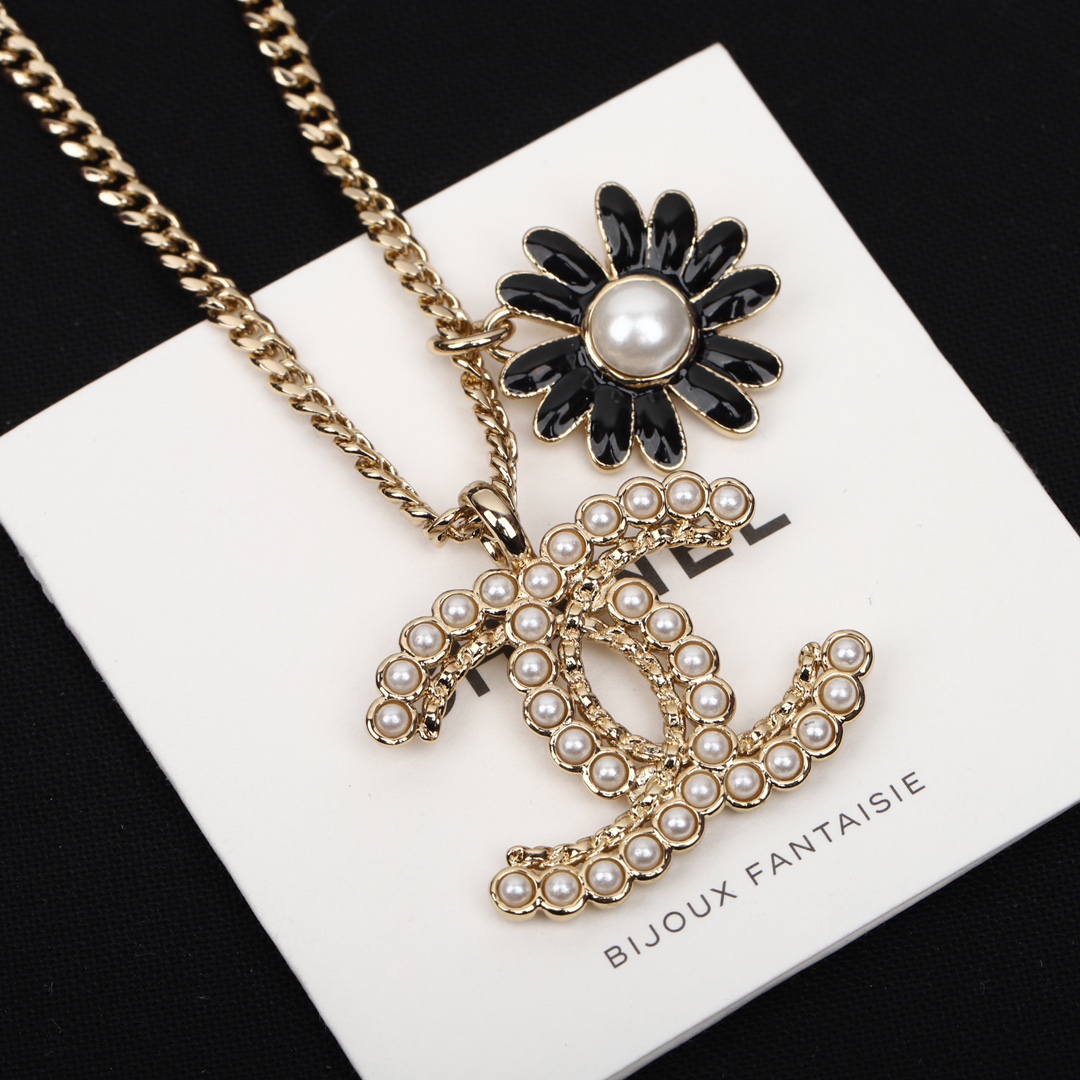 Chanel Pearl CC Daisy Collection Necklace - KAIROO