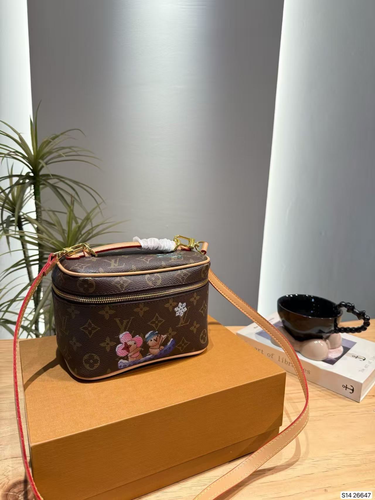 Louis Vuitton LV  Cartoon Vanity Bag - KAIROO