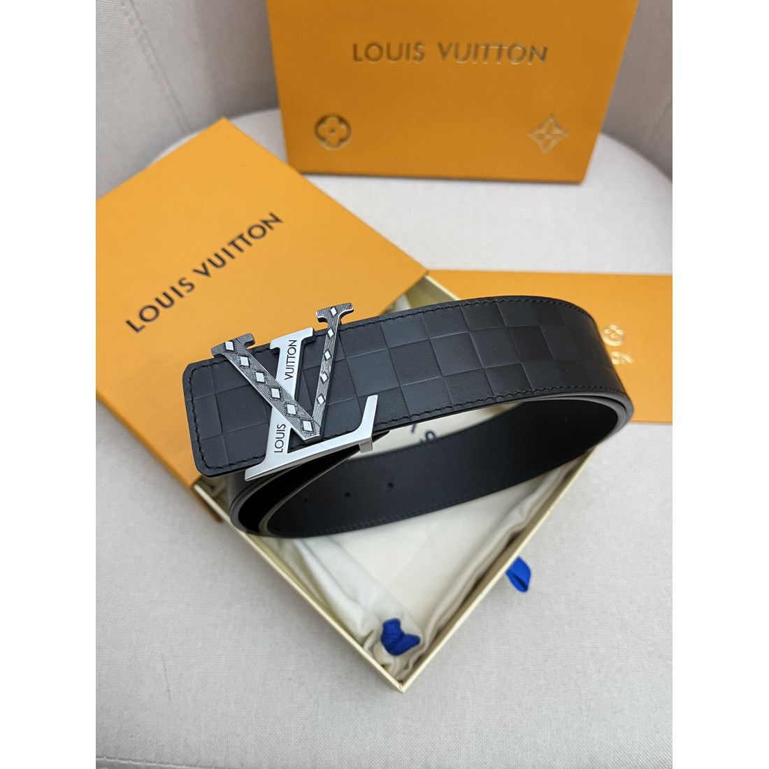 Louis Vuitton LV Plaid Calfskin Pure Steel Men's Belt - KAIROO