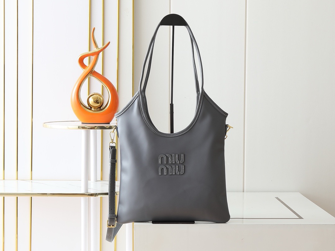 Miu Miu Isetan Limited Middle Smooth Leather Double-Embossed Logo Tote - KAIROO