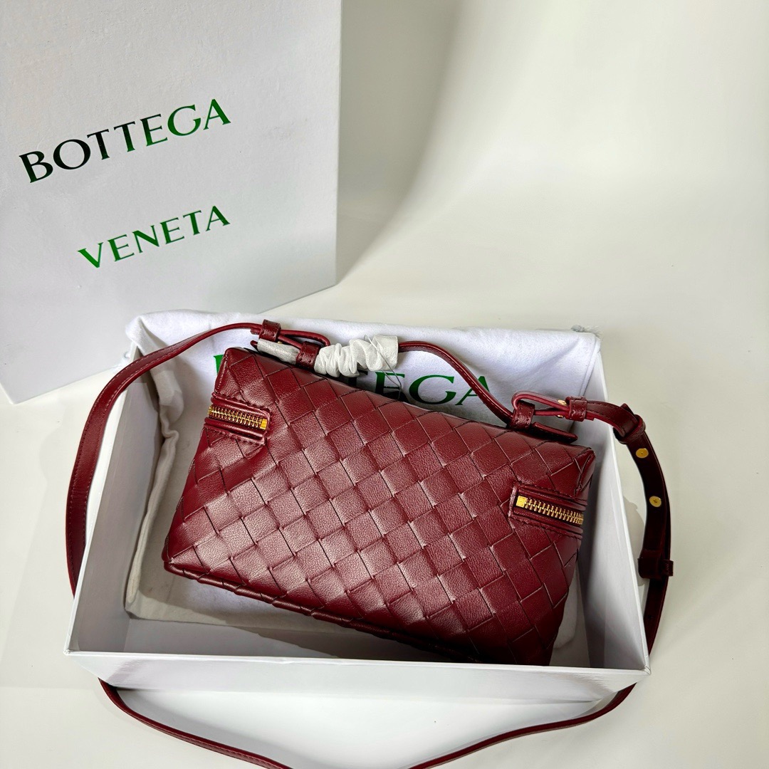 Bottega Veneta Intrecciato Vanity Case - KAIROO