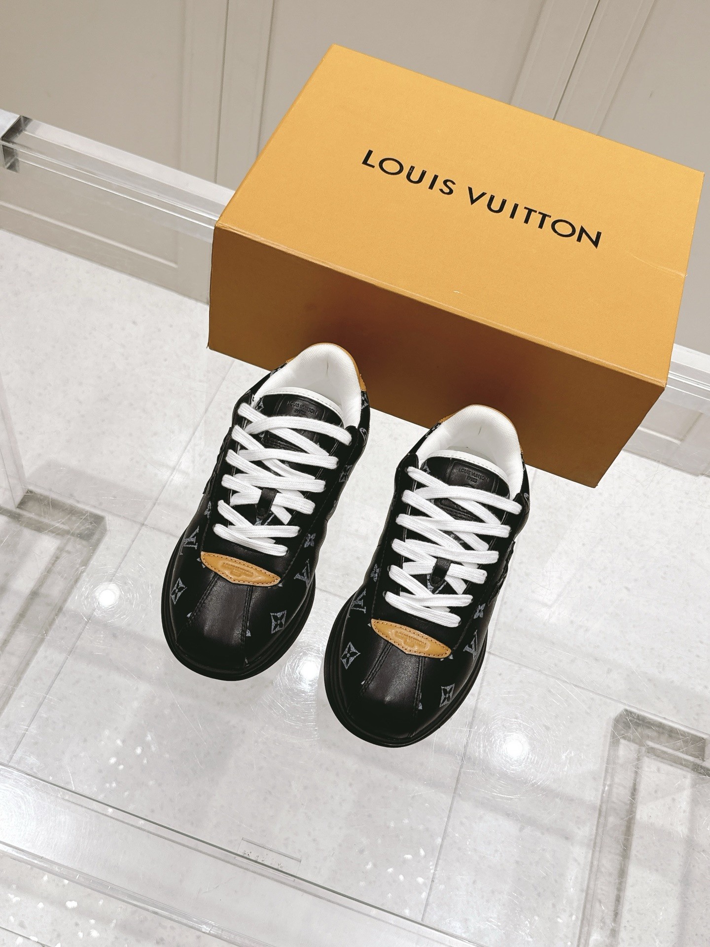 Louis Vuitton LV  Rivoli Sneaker - KAIROO