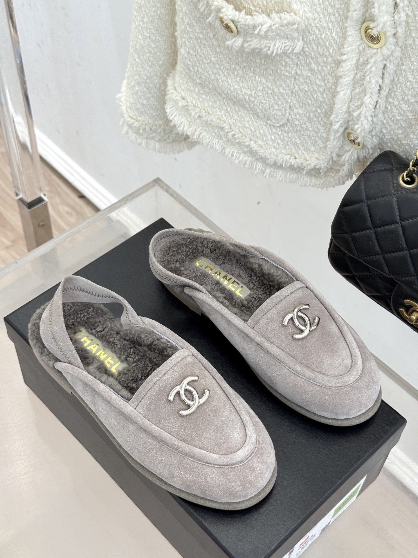 Chanel Fall/Winter Fuzzy Slippers - KAIROO