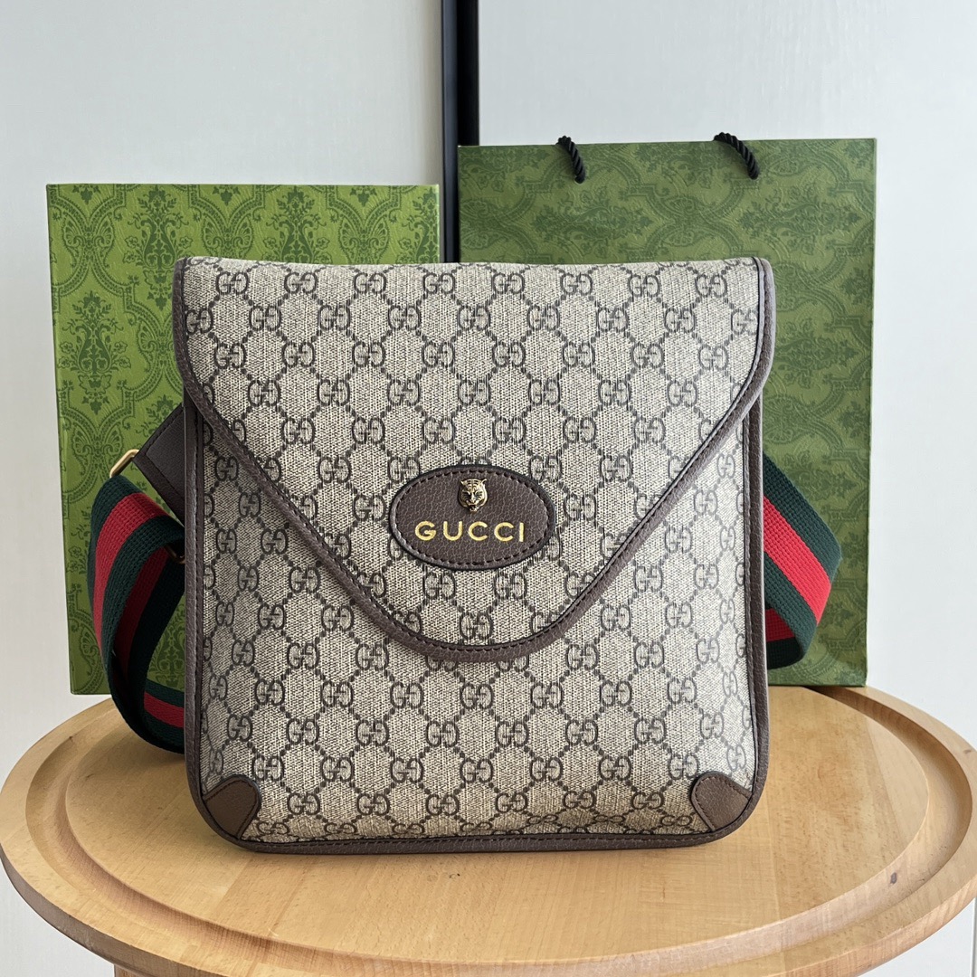 GUCCI Neo Vintage GG Supreme Messenger Bag Medium - KAIROO