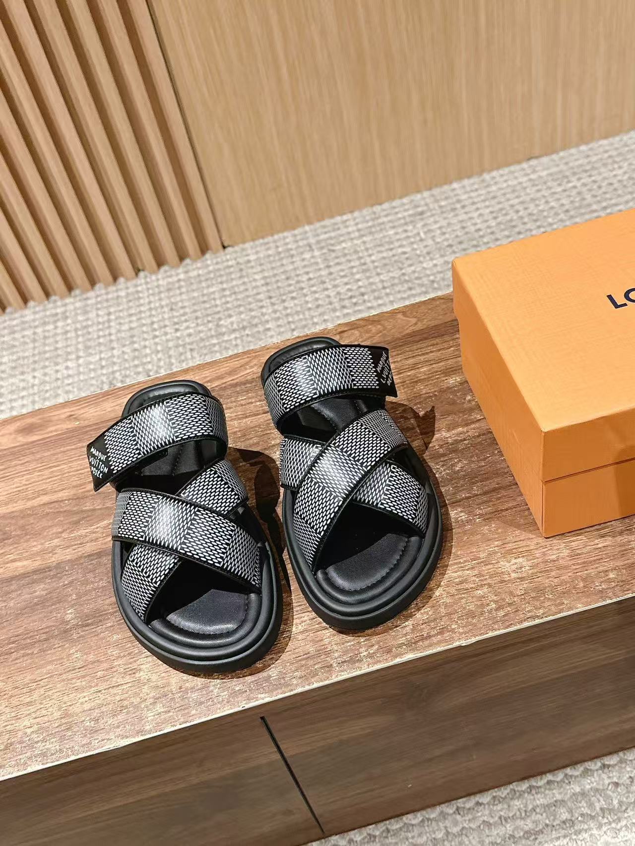 Louis Vuitton LV Trainer Flat Comfort Sandals - KAIROO