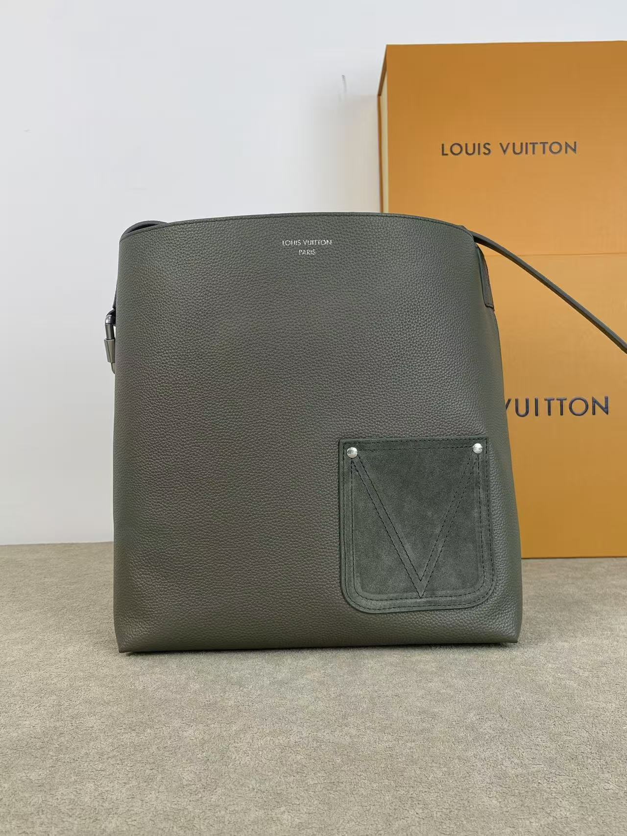 Louis Vuitton LV  Olive Green V-Pocket Crossbody Bag （15A Master Version） - KAIROO