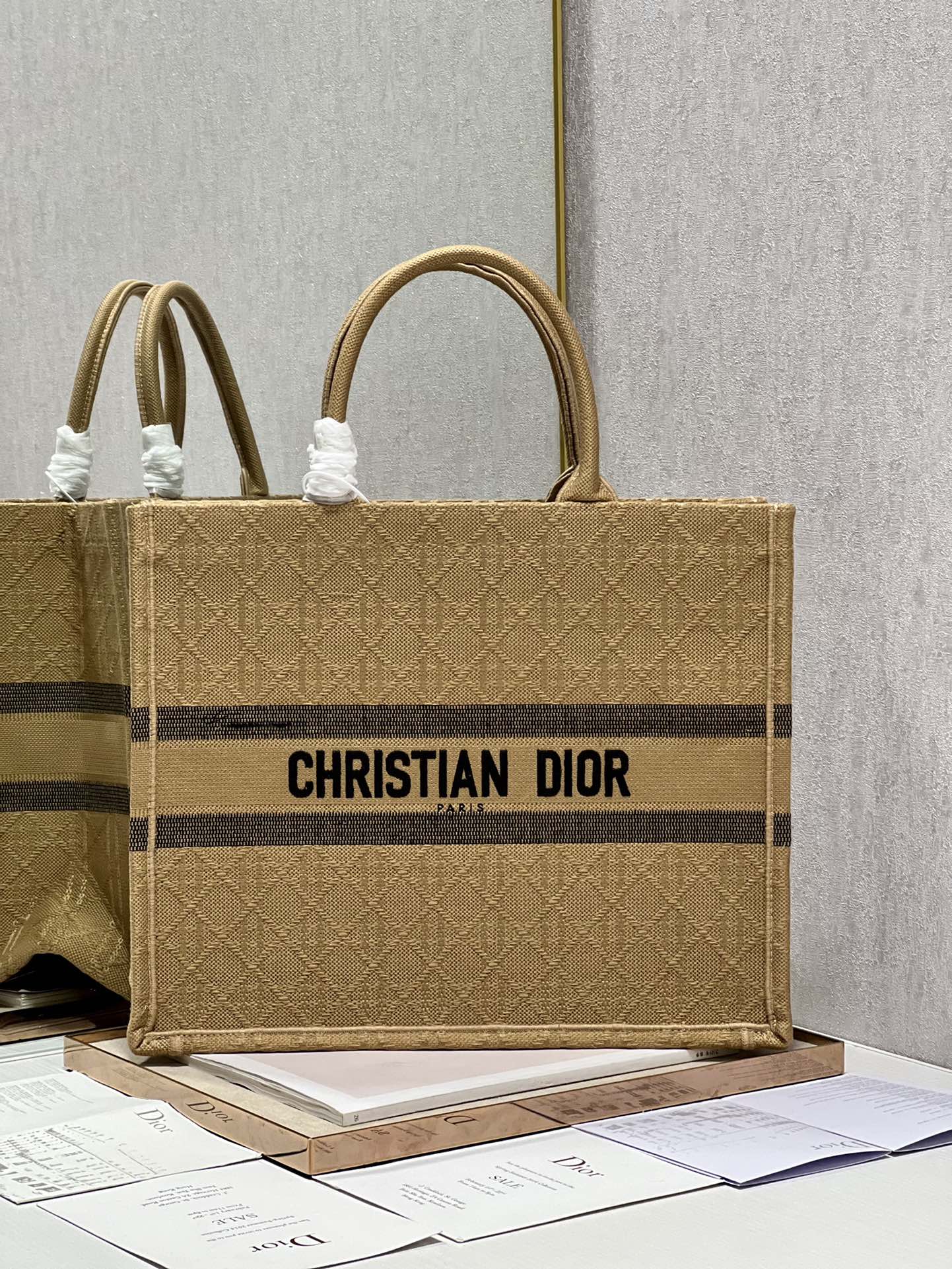 Dior Iconic Cannage Natural Raffia Woven Raffia Tote Tote Bags/Large-15A - KAIROO