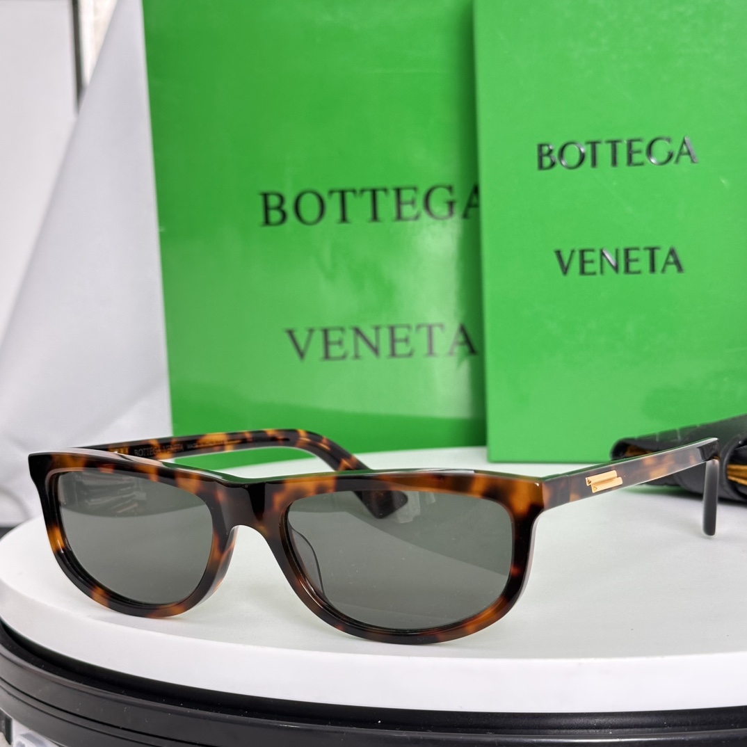 Bottega Veneta Tortoiseshell Rectangle Sunglasses - KAIROO