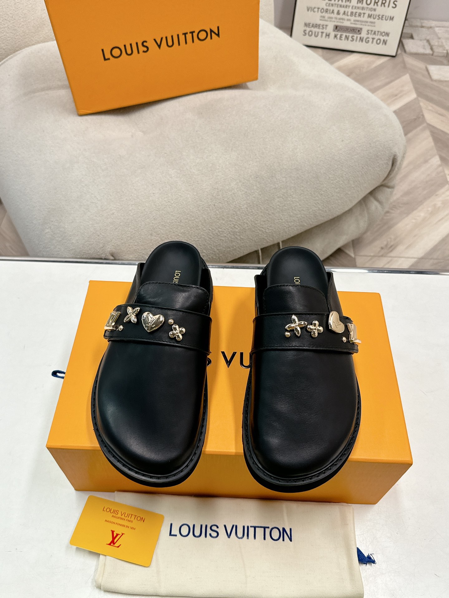Louis Vuitton LV  Heart & Flower Buckle Mule - KAIROO