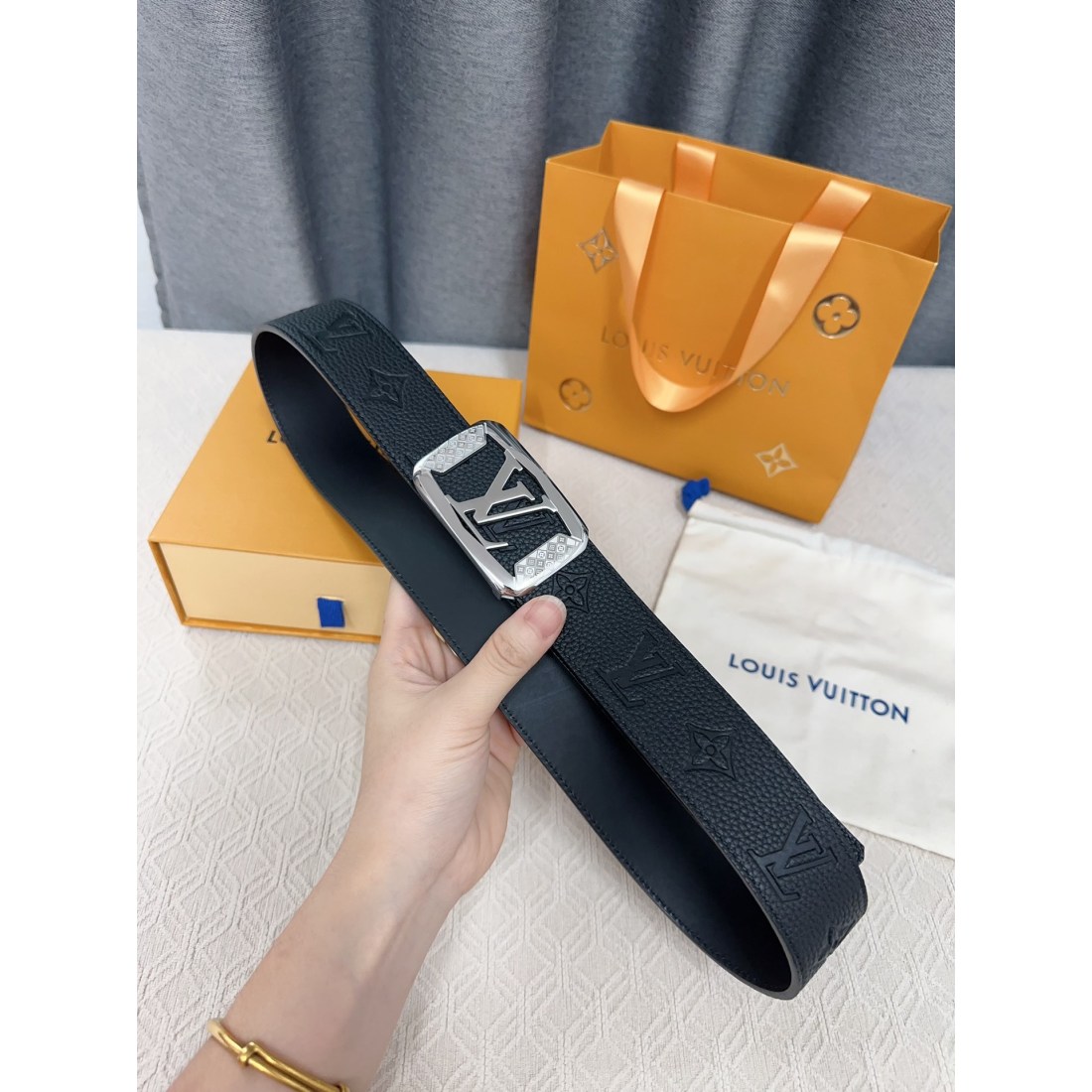 Louis Vuitton LV Calfskin Pure Steel Logo Men's Belt 40MM - KAIROO