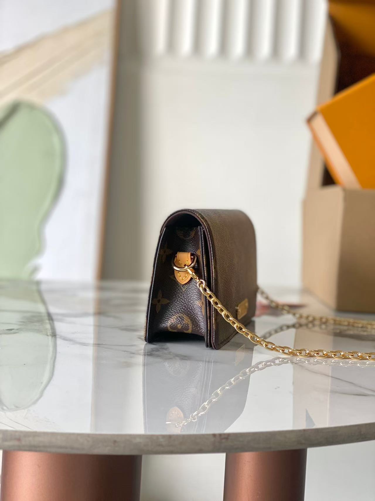 Louis Vuitton LV  Sarah Chain Wallet - KAIROO