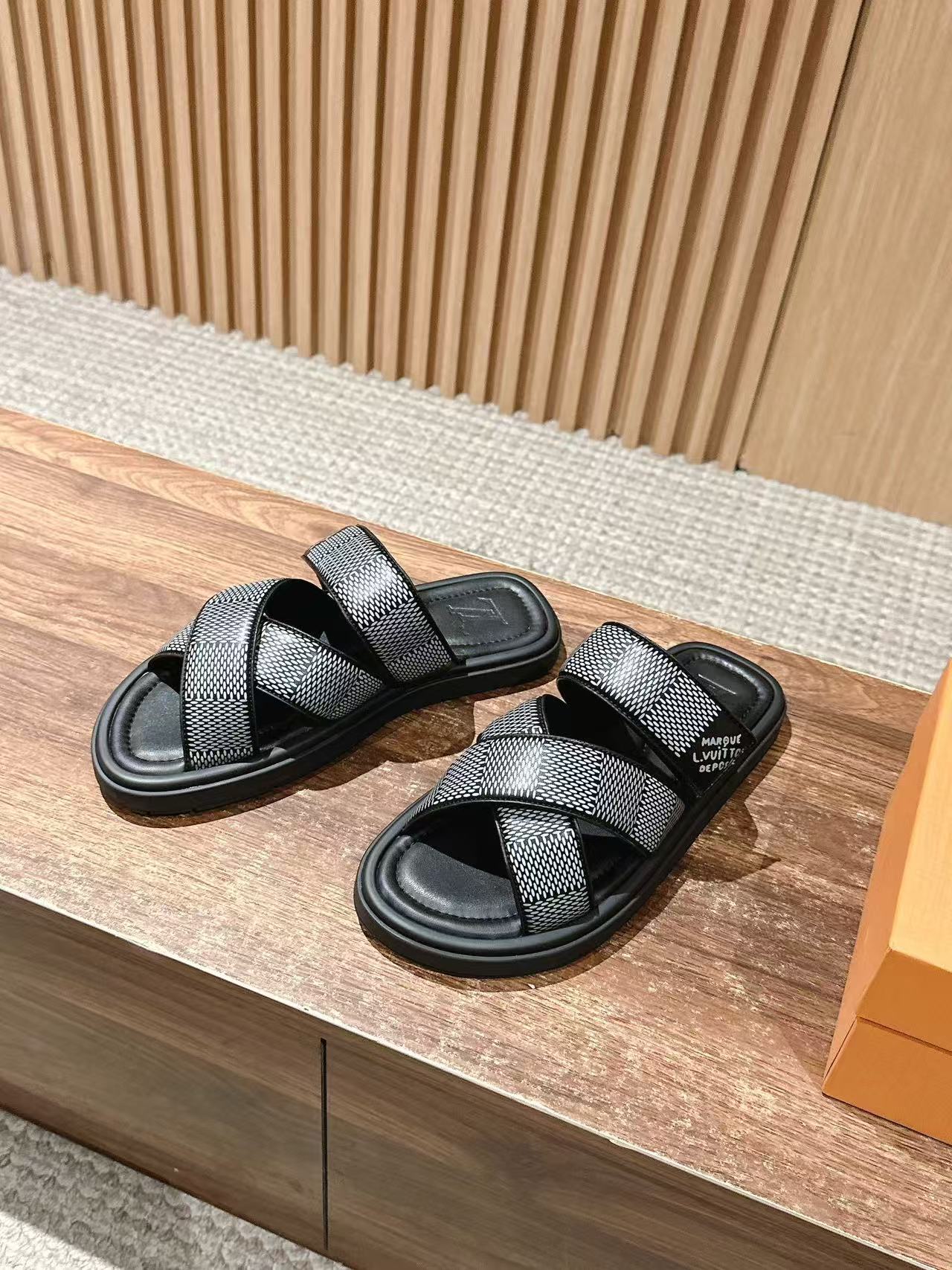 Louis Vuitton LV Trainer Flat Comfort Sandals - KAIROO