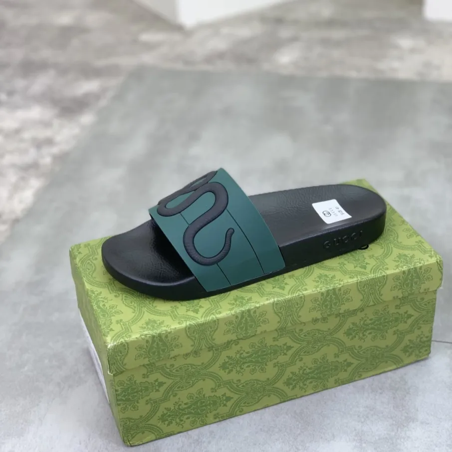 GUCCI Logo Embossed Linear Pattern Rubber Slides - KAIROO