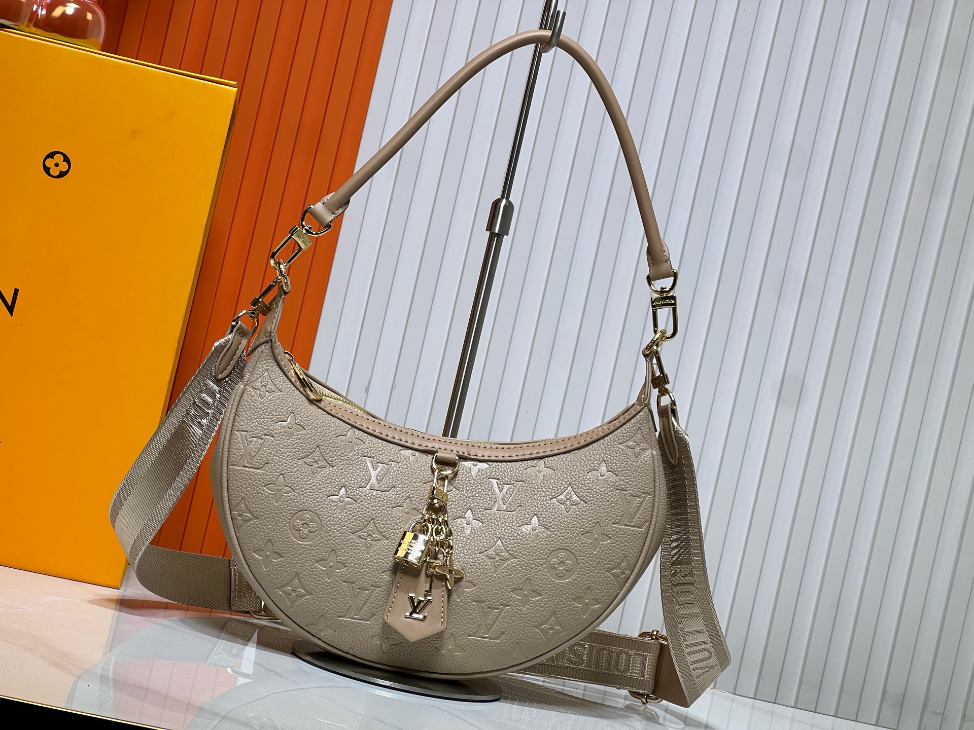 Louis Vuitton LV  Loop Hobo Bag - KAIROO