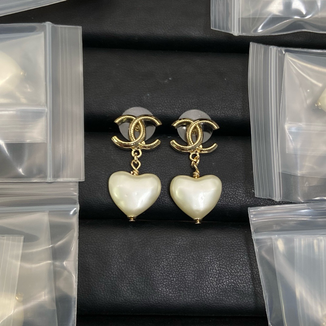 Chanel CC Star & Pearl Drop Earrings - KAIROO