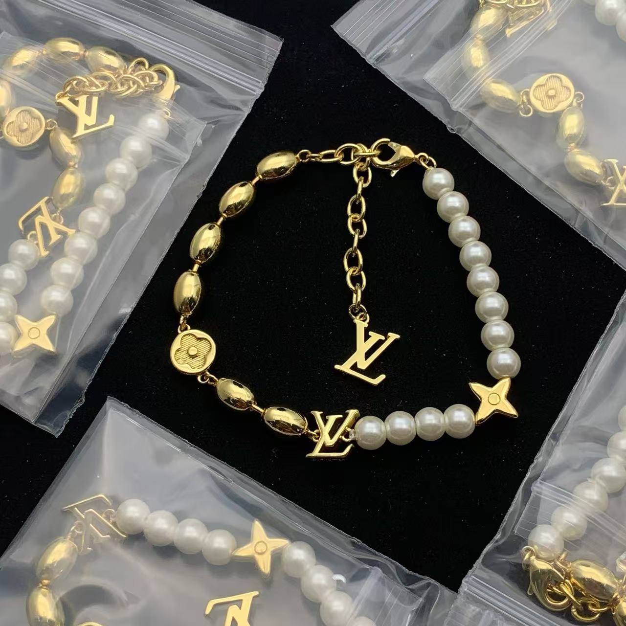 Louis Vuitton LV  Bracelet - KAIROO