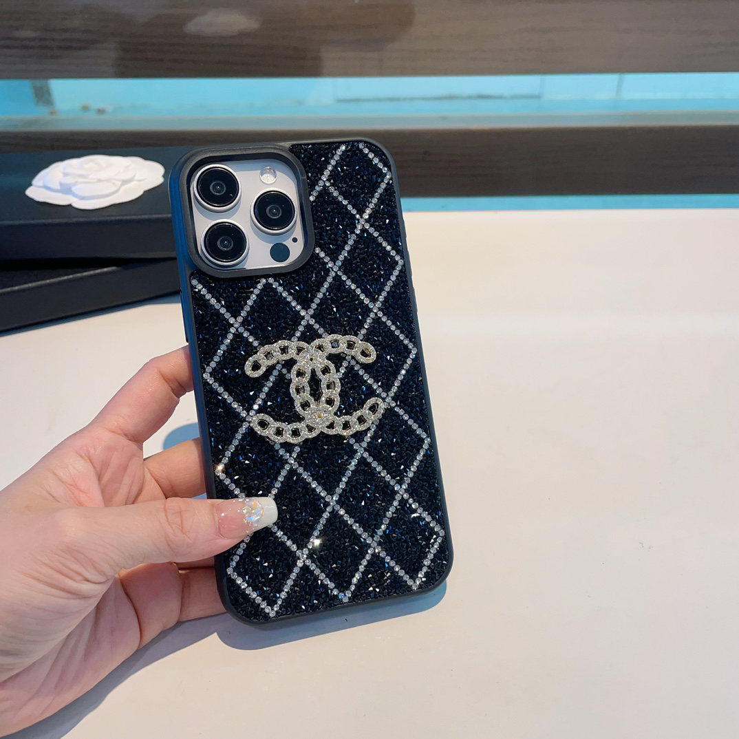 Chanel CC Logo Crystal Paved Quilted Phone Case - KAIROO