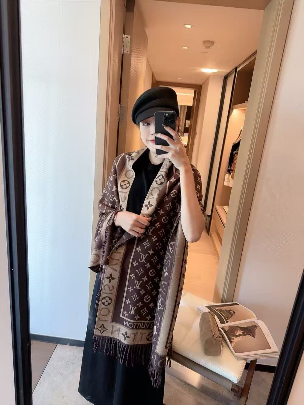 Louis Vuitton LV  Classic Two-Tone Scarf - KAIROO