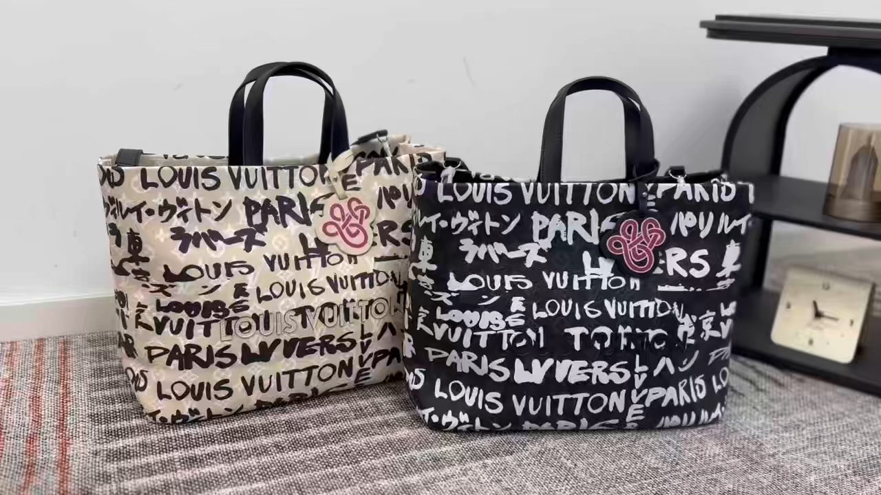 Louis Vuitton LV  Graffiti Tote - KAIROO