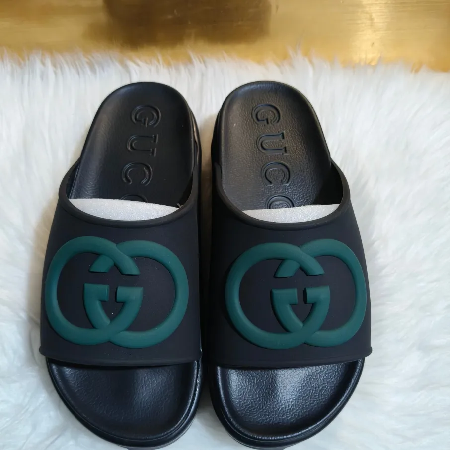 GUCCI Interlocking G Logo Detail Rubber Slide Sandal - KAIROO