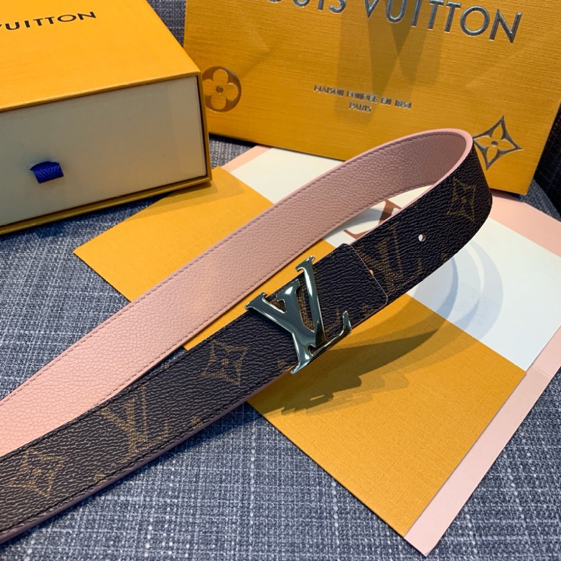 Louis Vuitton LV Litchi Pattern Women's Belt 30MM - KAIROO