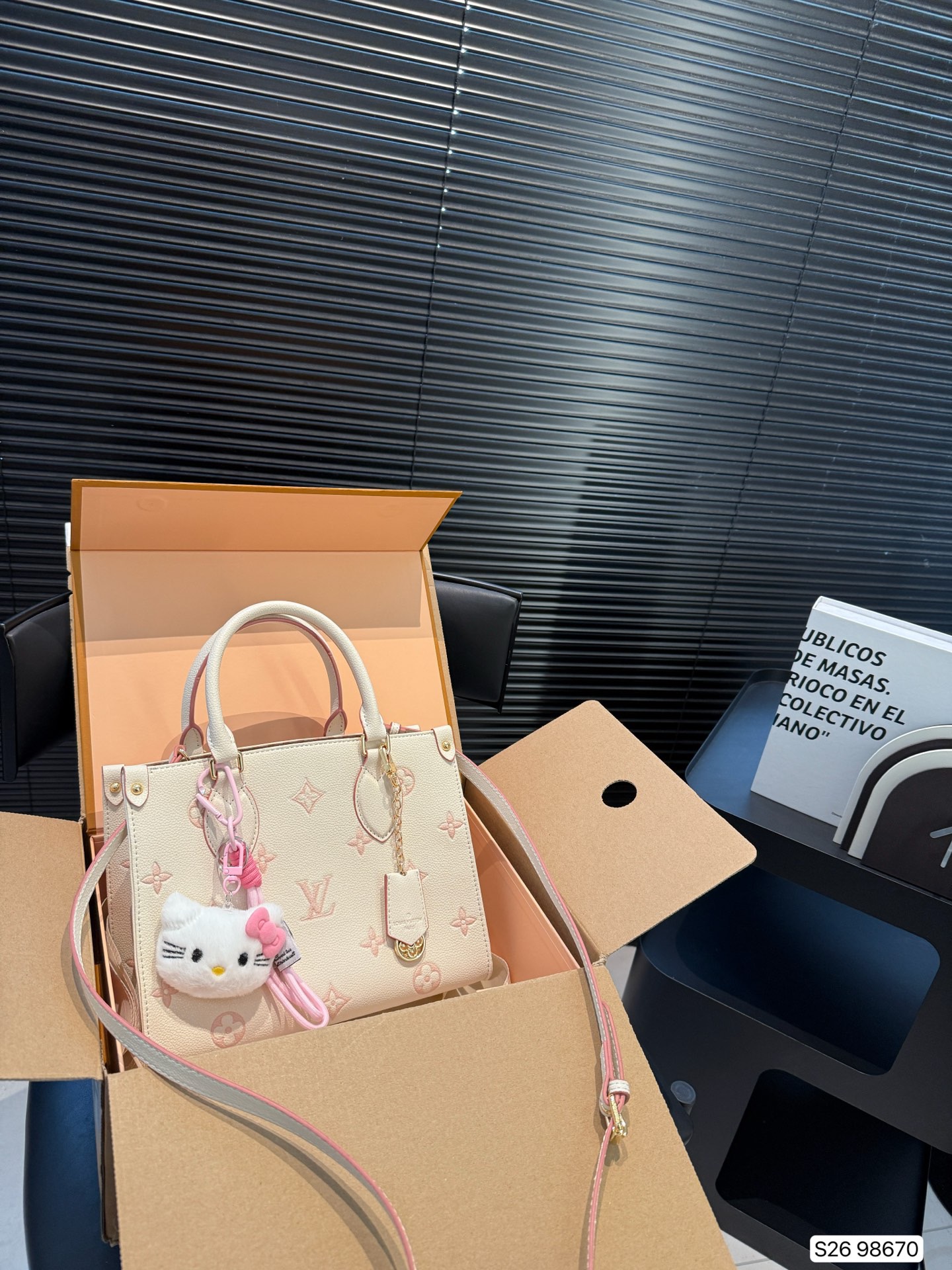 Louis Vuitton LV  Pink Empreinte OnTheGo PM - KAIROO