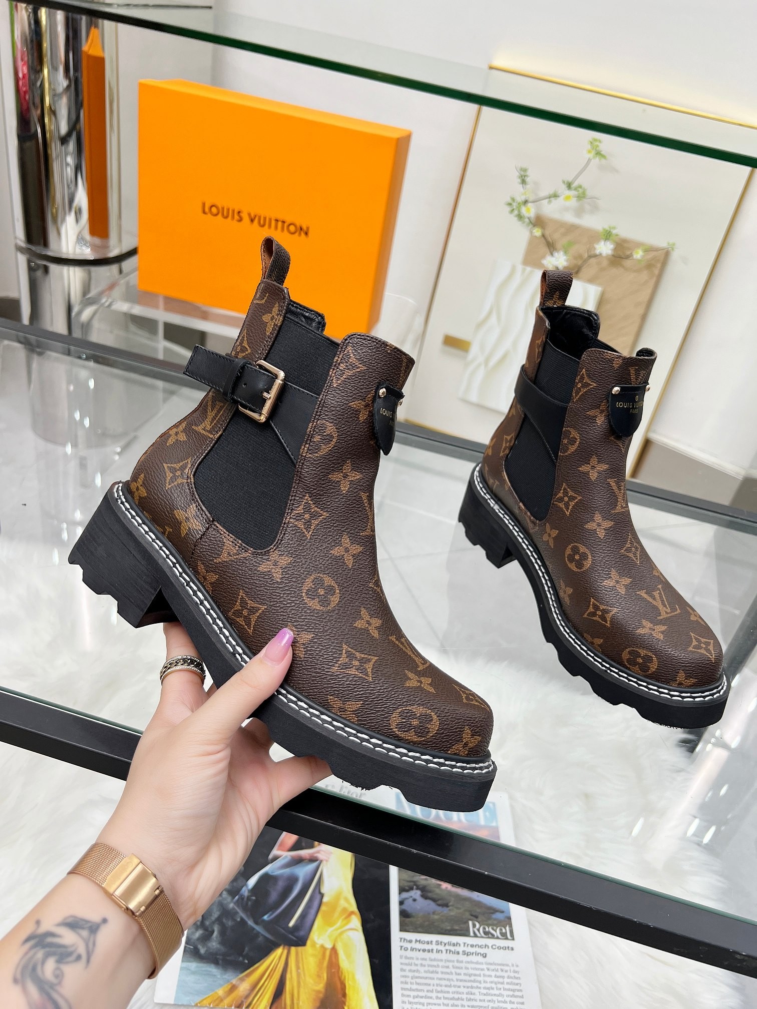 Louis Vuitton LV  Star Trail Chelsea Ankle Boots - KAIROO