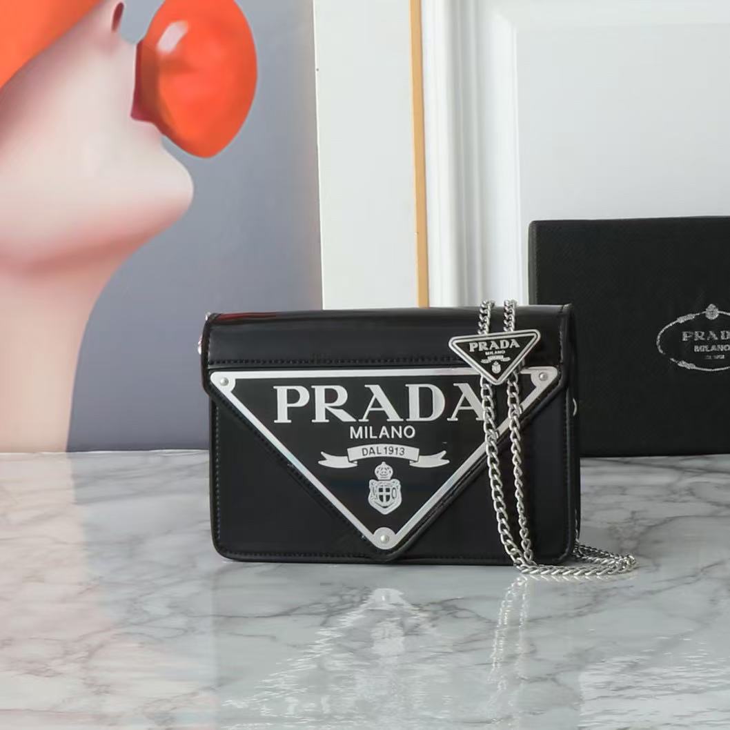 Prada Giant-Plaq Spazzolato Leather Flap Chain-Strap Crossbody /10A - KAIROO